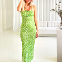 - Vestido sin espalda