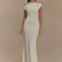 - Vestido largo ajustado