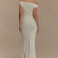 - Vestido largo ajustado