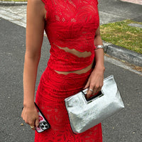 - Ropa de Encaje Elegante