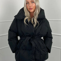 - Abrigo Acogedor y Chic