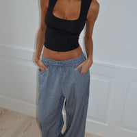 - Camiseta sin mangas