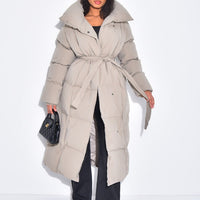 - Abrigo largo acolchado