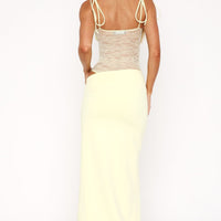 - Vestido largo de encaje