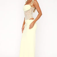 - Vestido largo de encaje