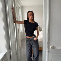 - Camiseta de manga corta