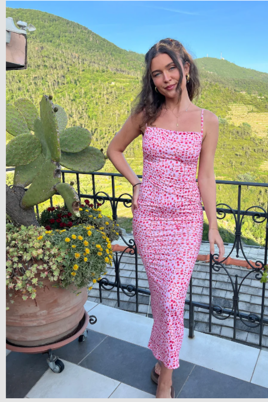 - Vestido sin espalda