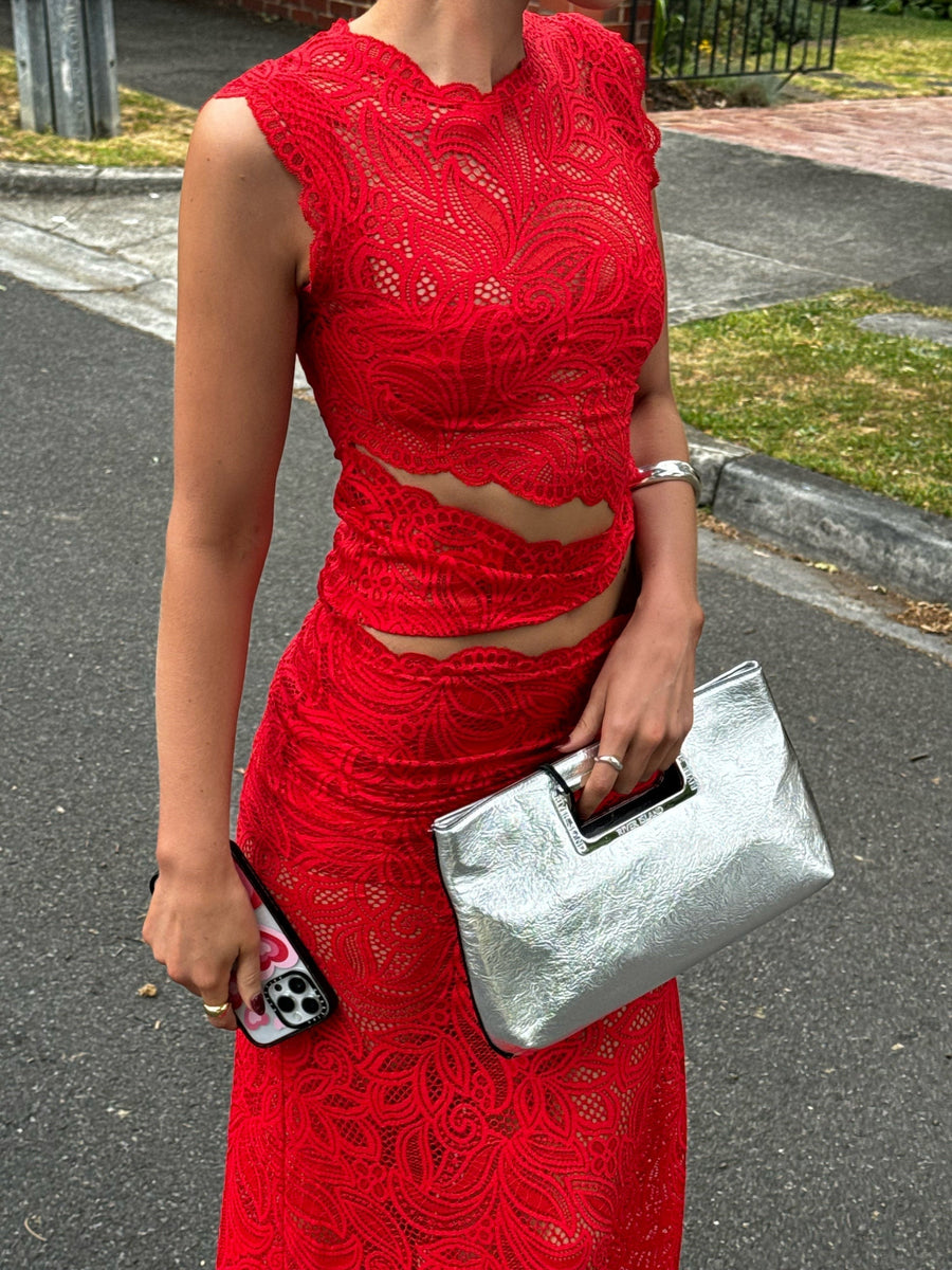 - Ropa de Encaje Elegante