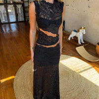 - Ropa de Encaje Elegante