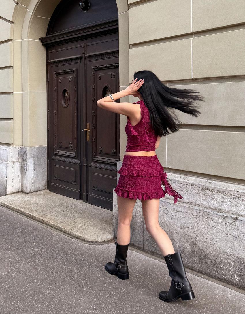 - Minifalda con volante