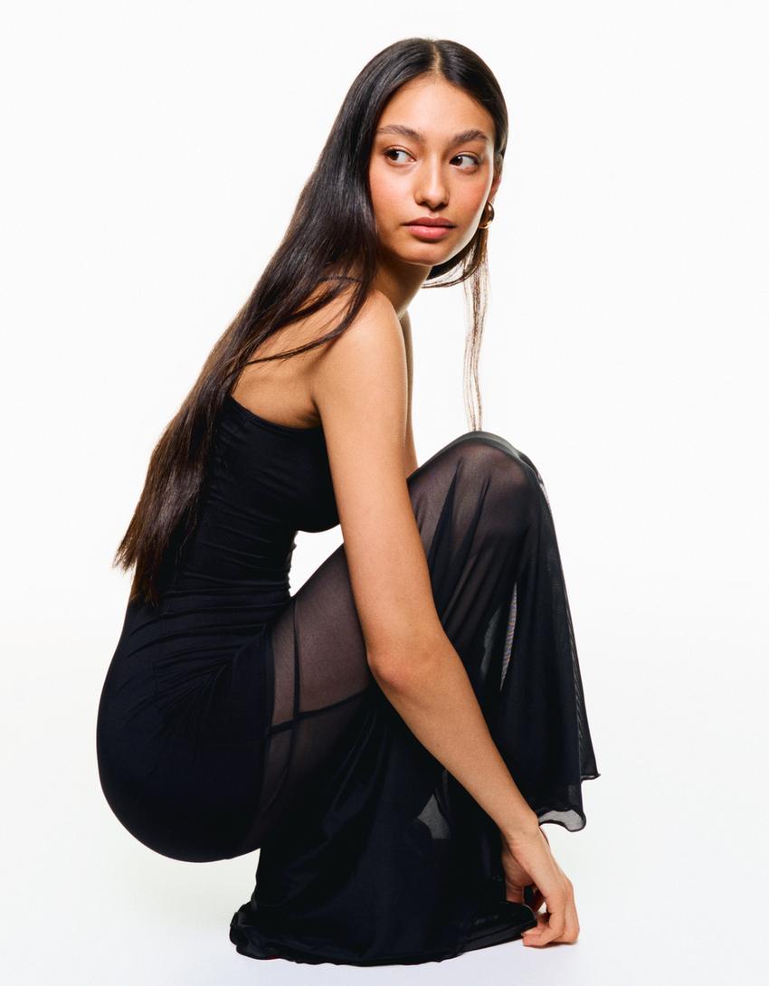 - Vestido largo con tirantes