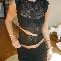 - Ropa de Encaje Elegante