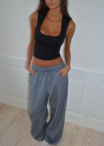 - Camiseta sin mangas