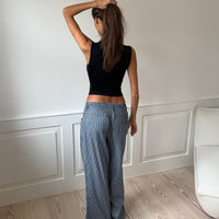 - Camiseta sin mangas