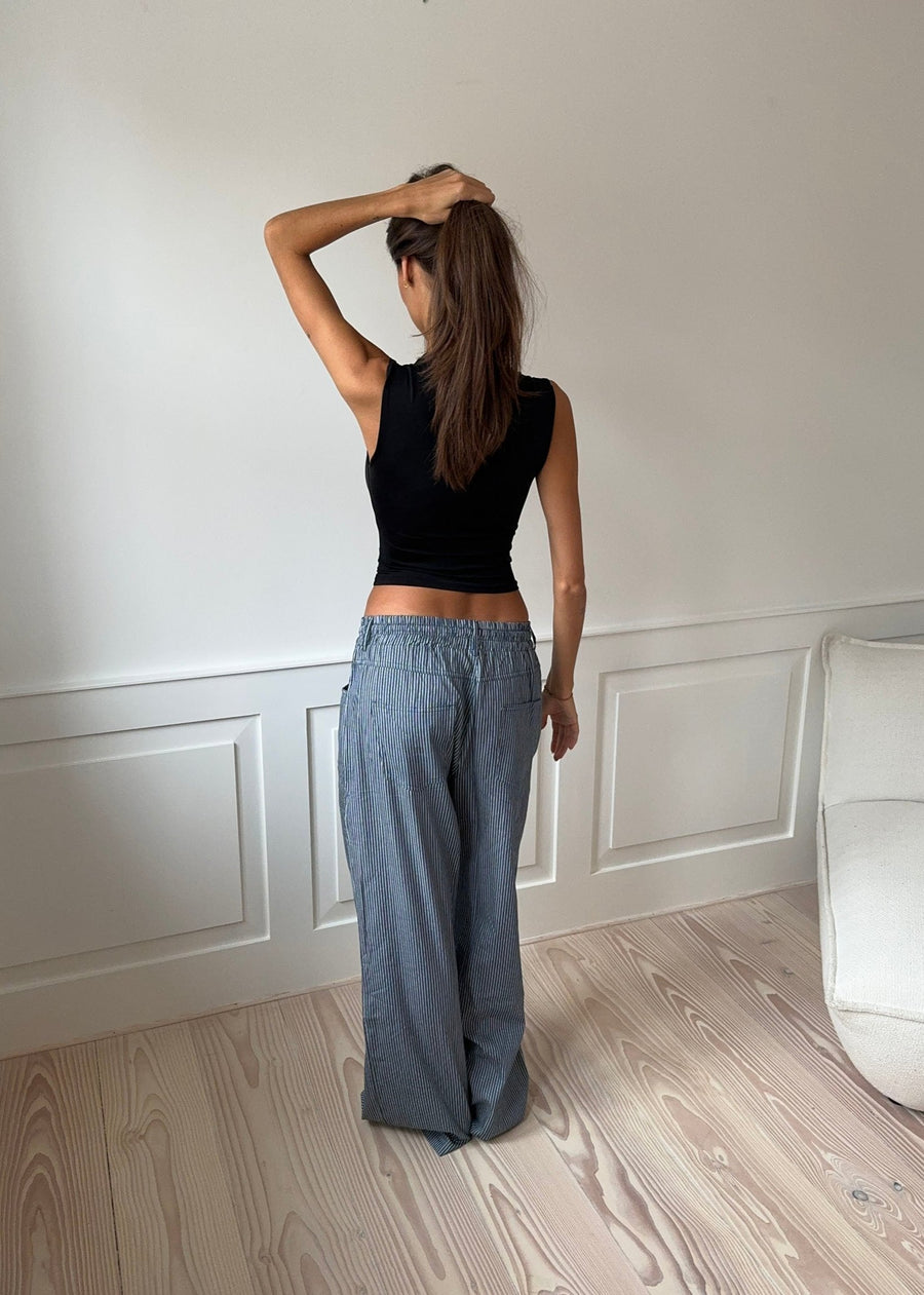 - Camiseta sin mangas