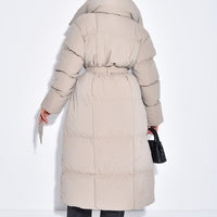 - Abrigo largo acolchado