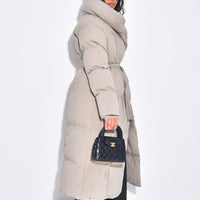 - Abrigo largo acolchado