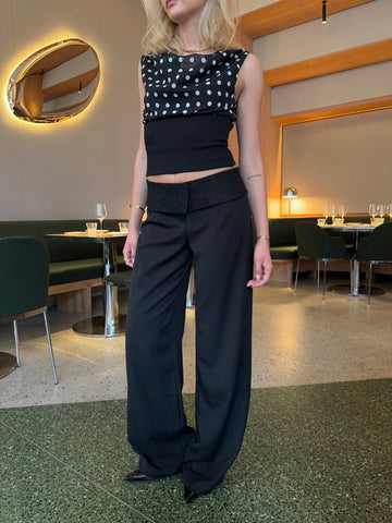 - Pantalones de traje con ribete de encaje