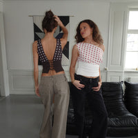 - Camiseta de lunares