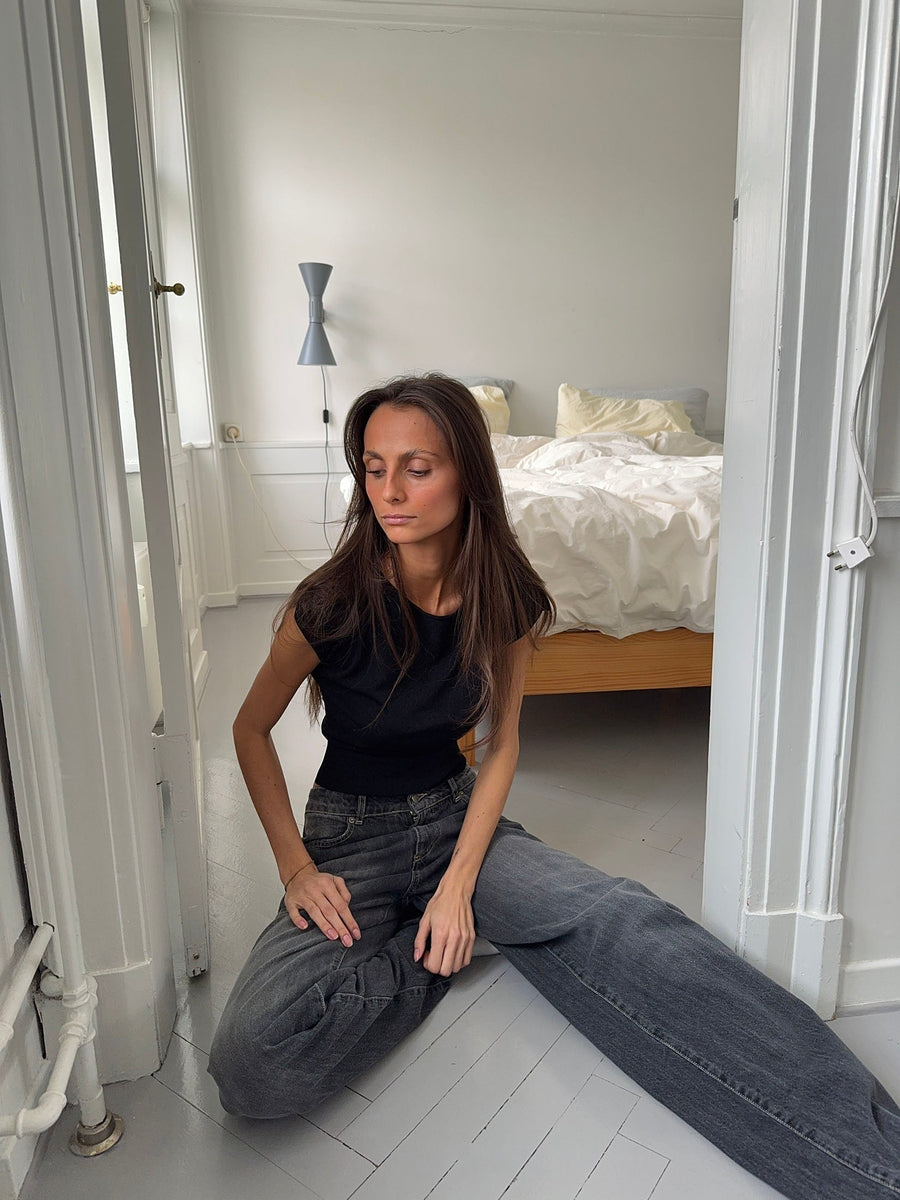 - Camiseta de manga corta