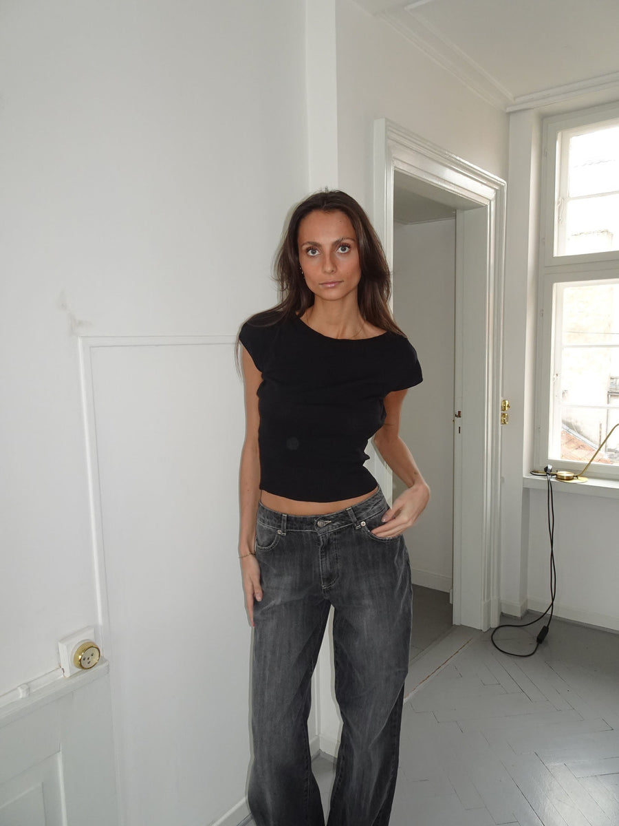 - Camiseta de manga corta